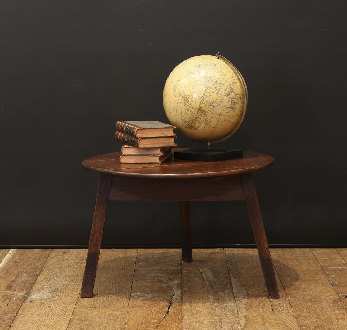 Low Dark Cricket Table