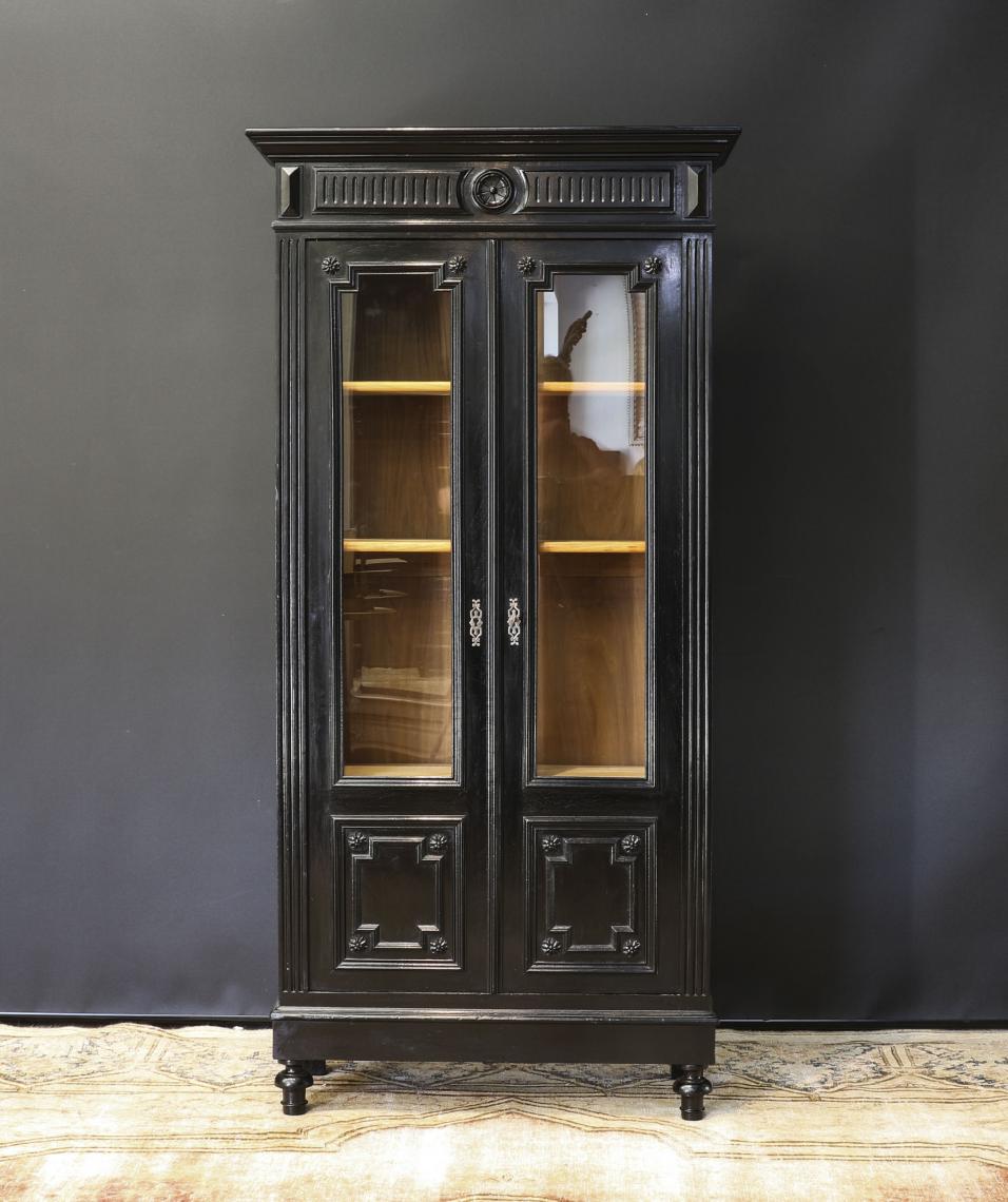 Black Polished Vitrine