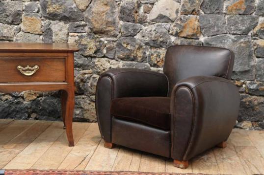 89-81 - Leather Club Chairs