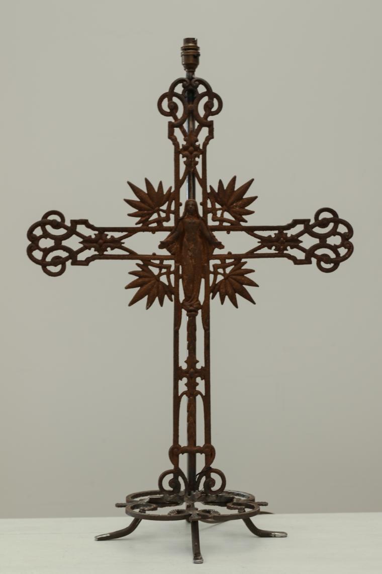 110-20 - Iron Cross Lamp