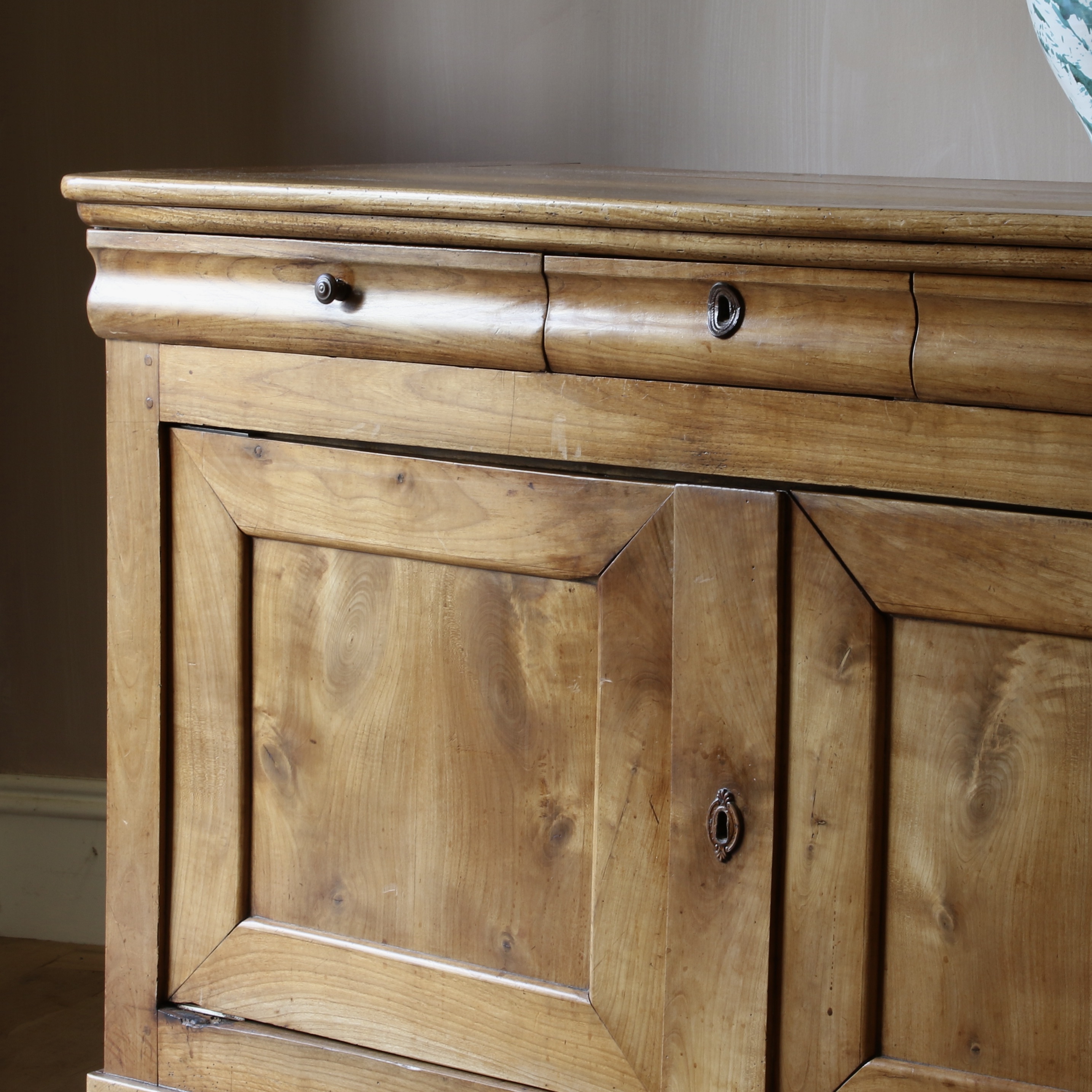 Louis Philippe Dresser Base