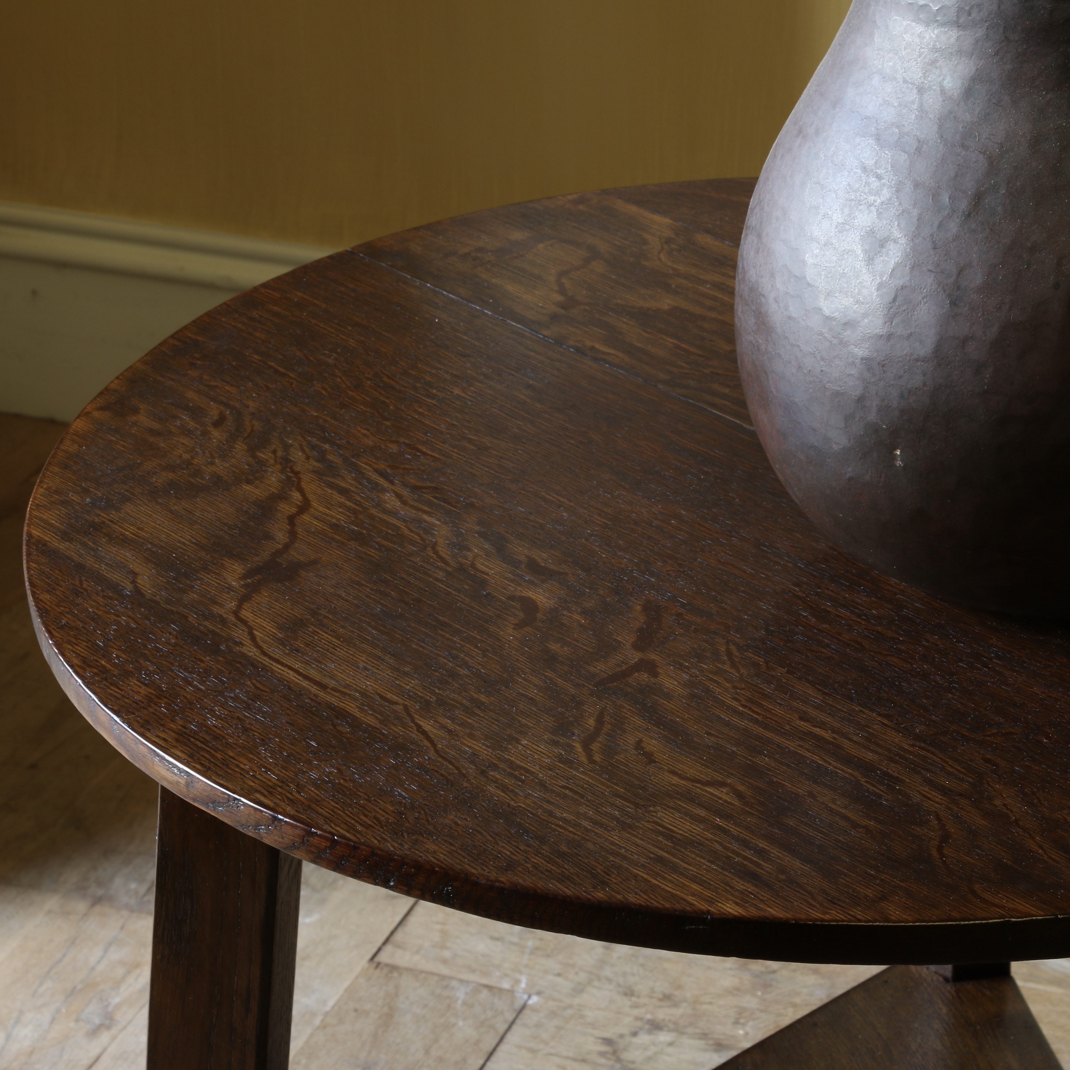 Cricket Table // JS Editions