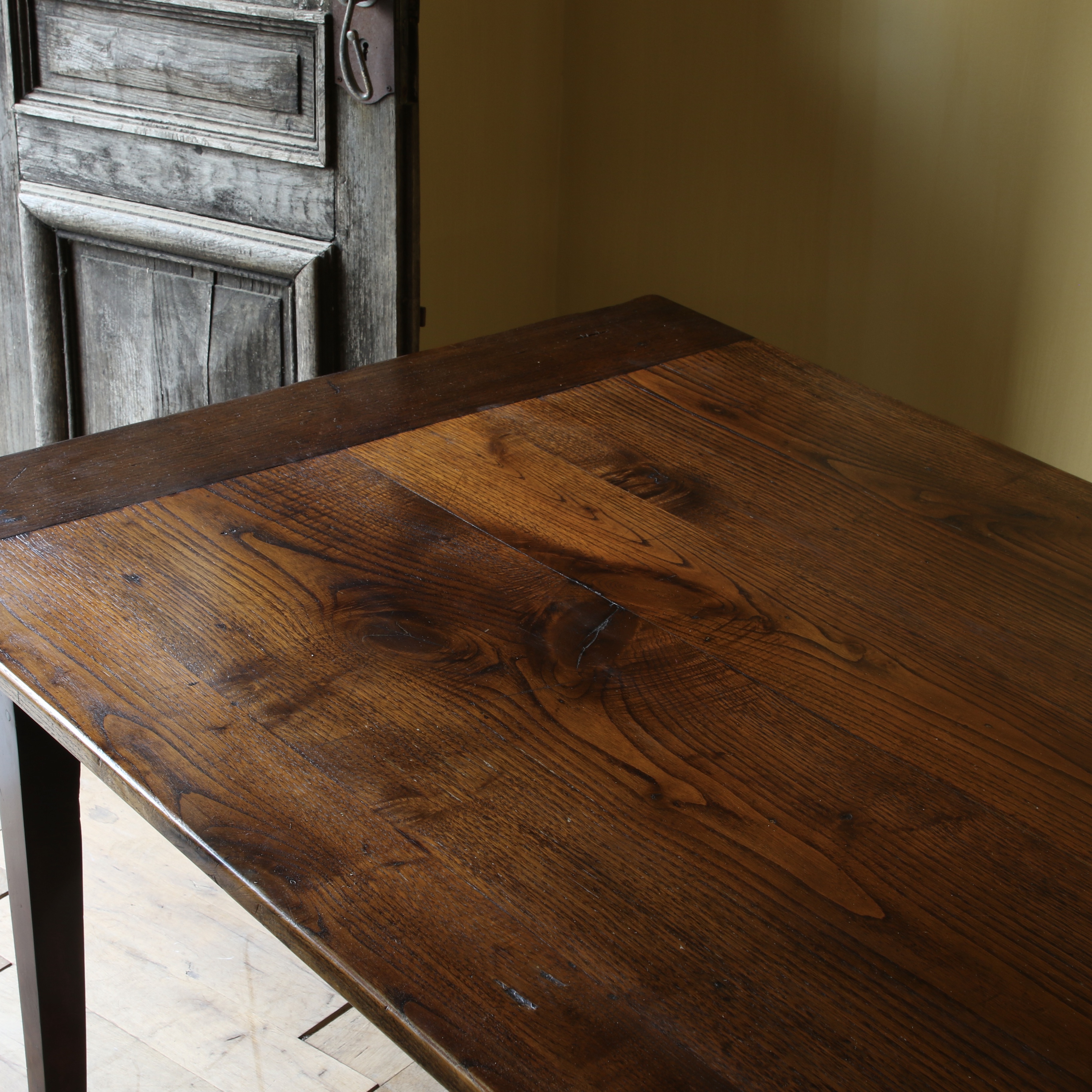 Dining Table // L2700mm