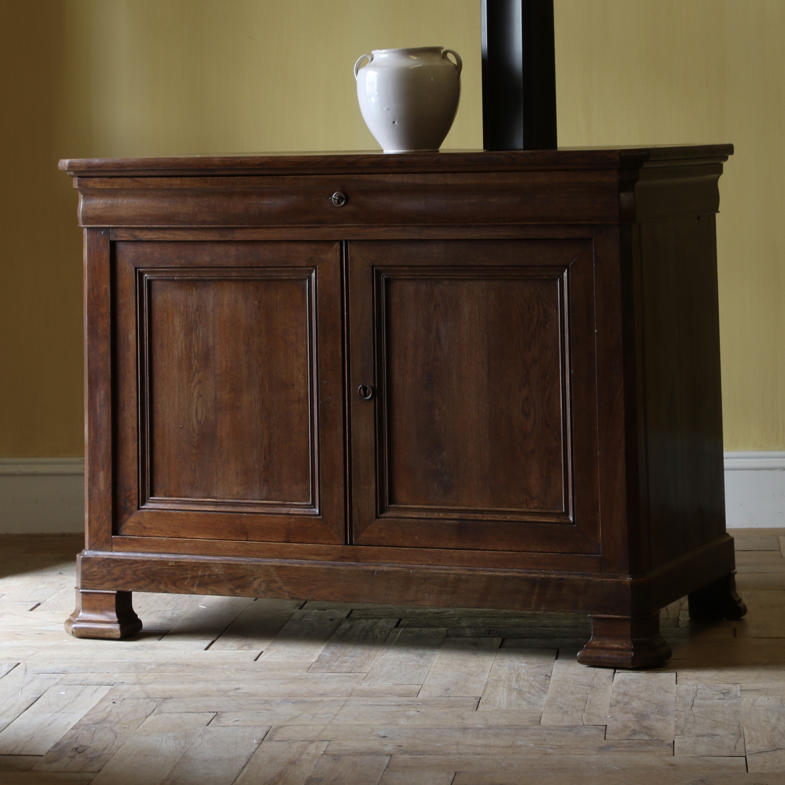 Louis Philippe Dresser Base