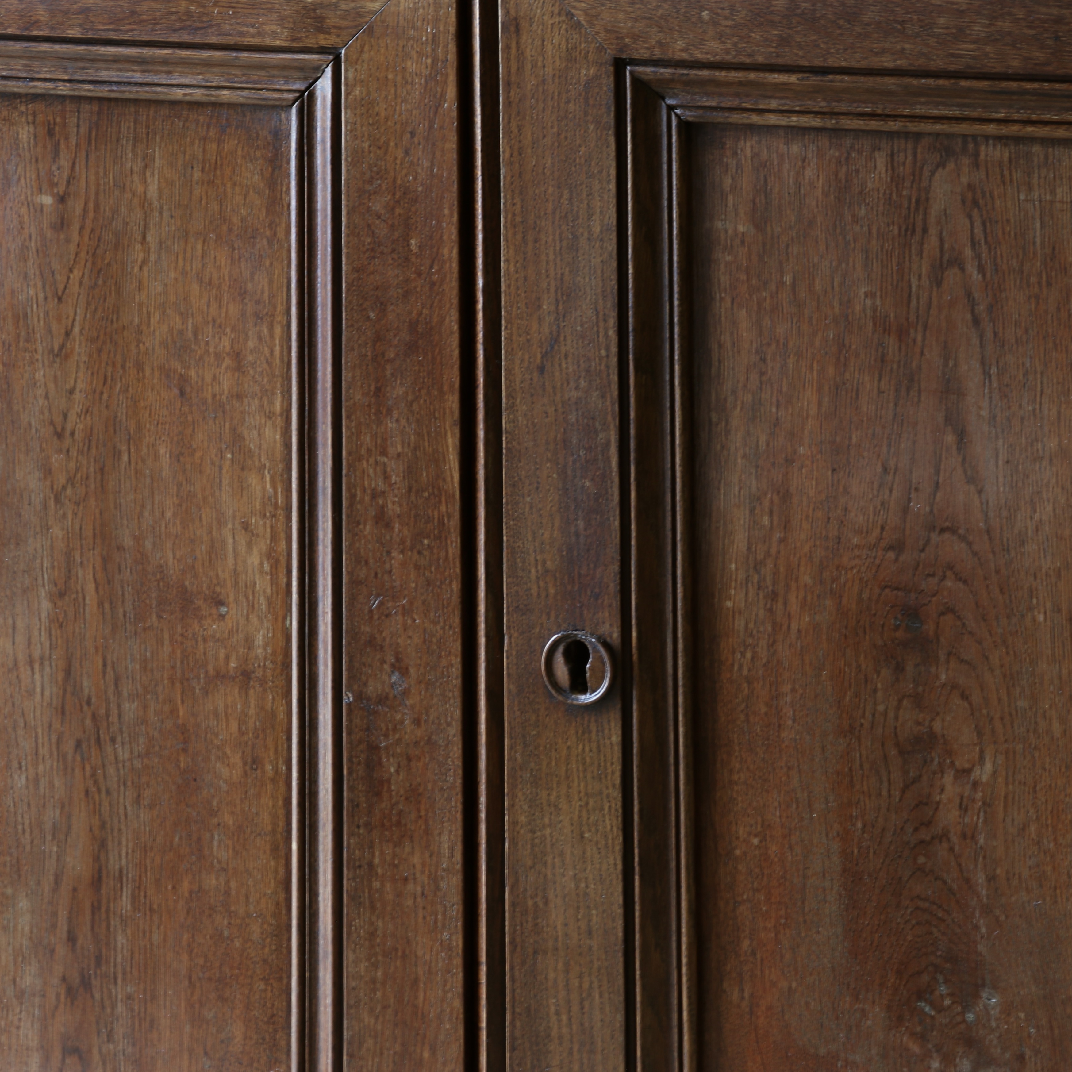 Louis Philippe Dresser Base