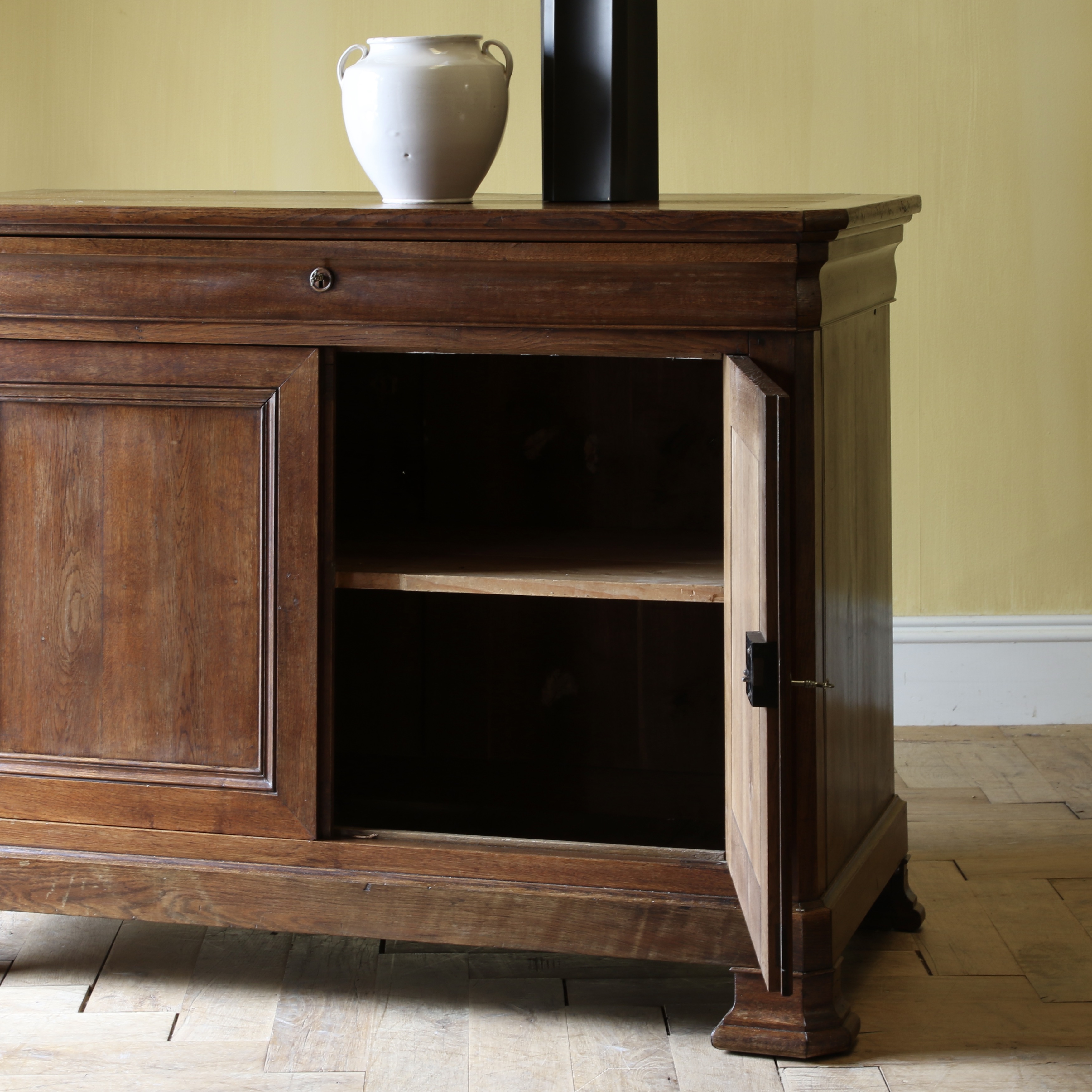 Louis Philippe Dresser Base