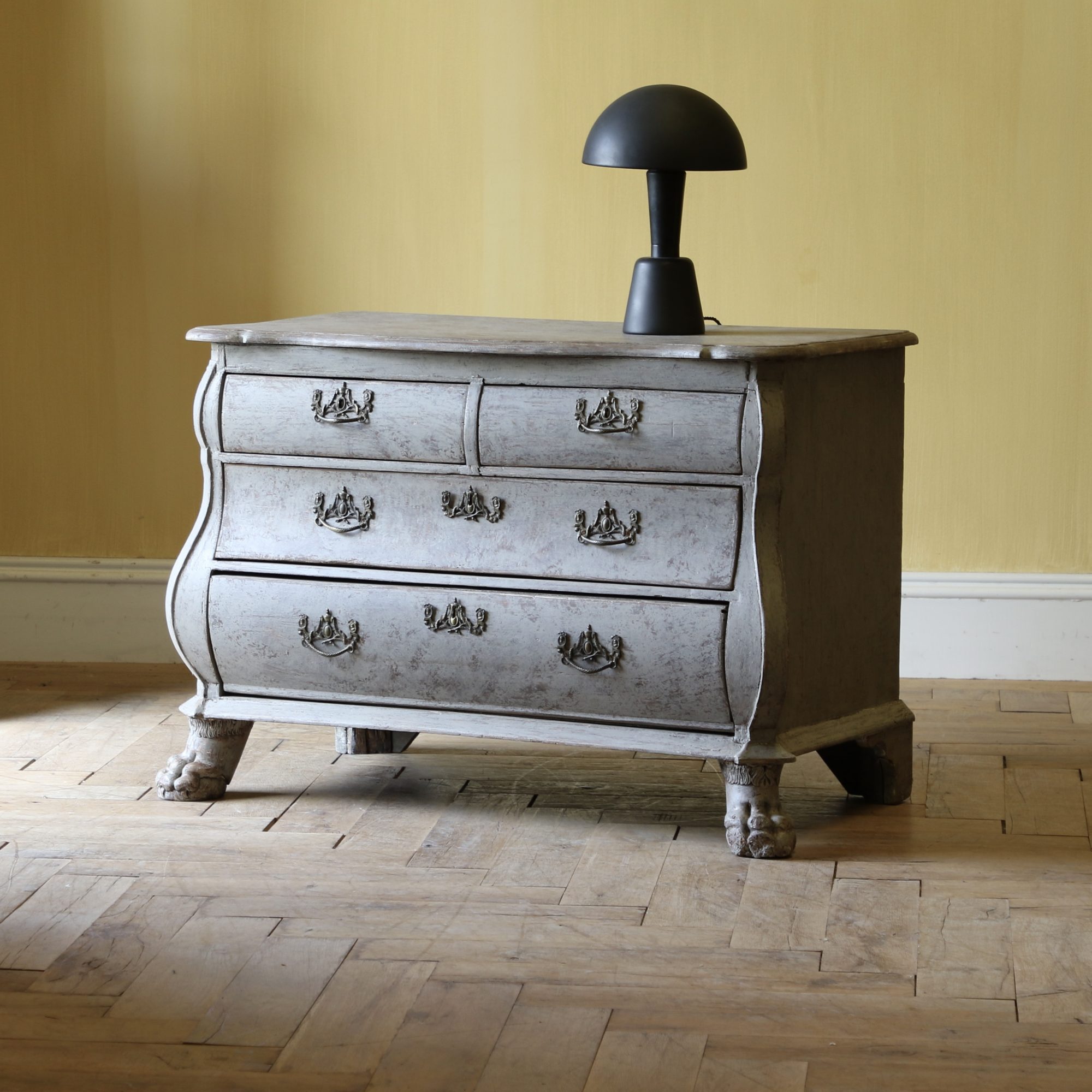 Dutch Bombe Commode
