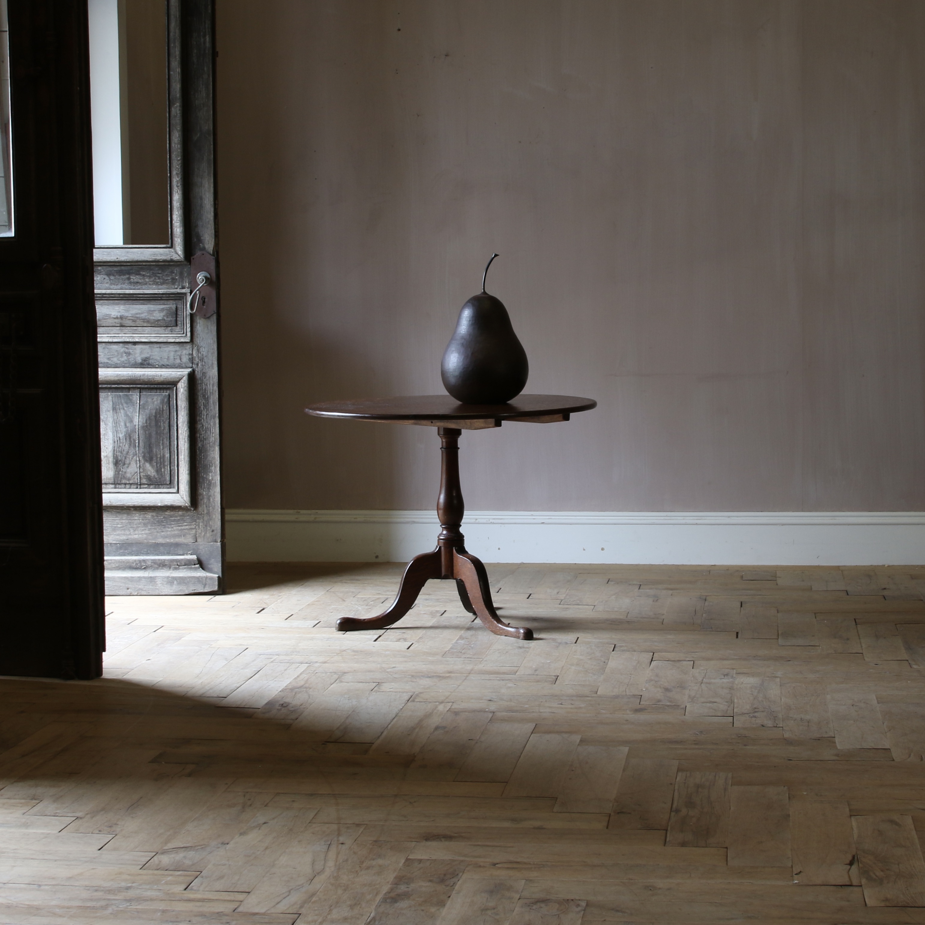 151-21 - English Wine Table