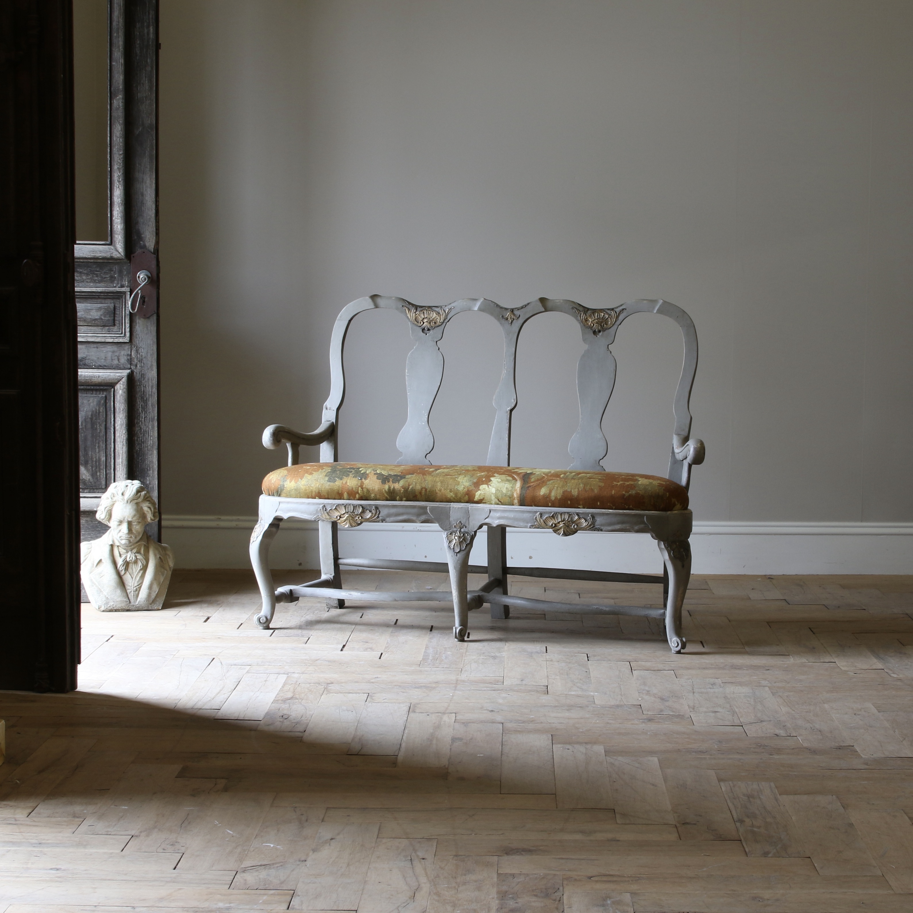 151-75 - Swedish Settee