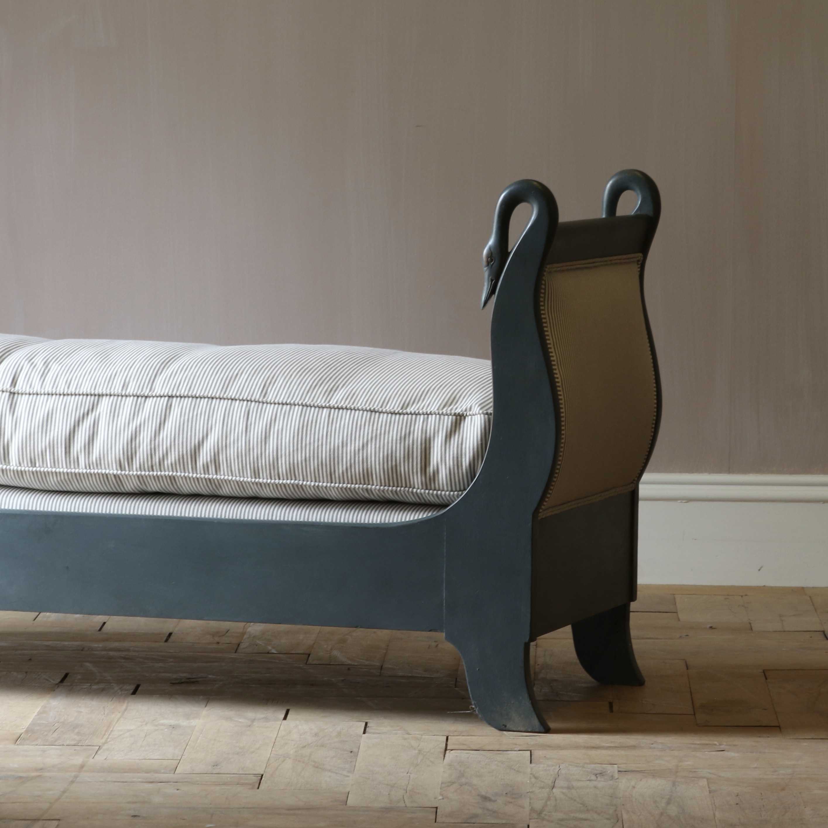 Swan Chaise