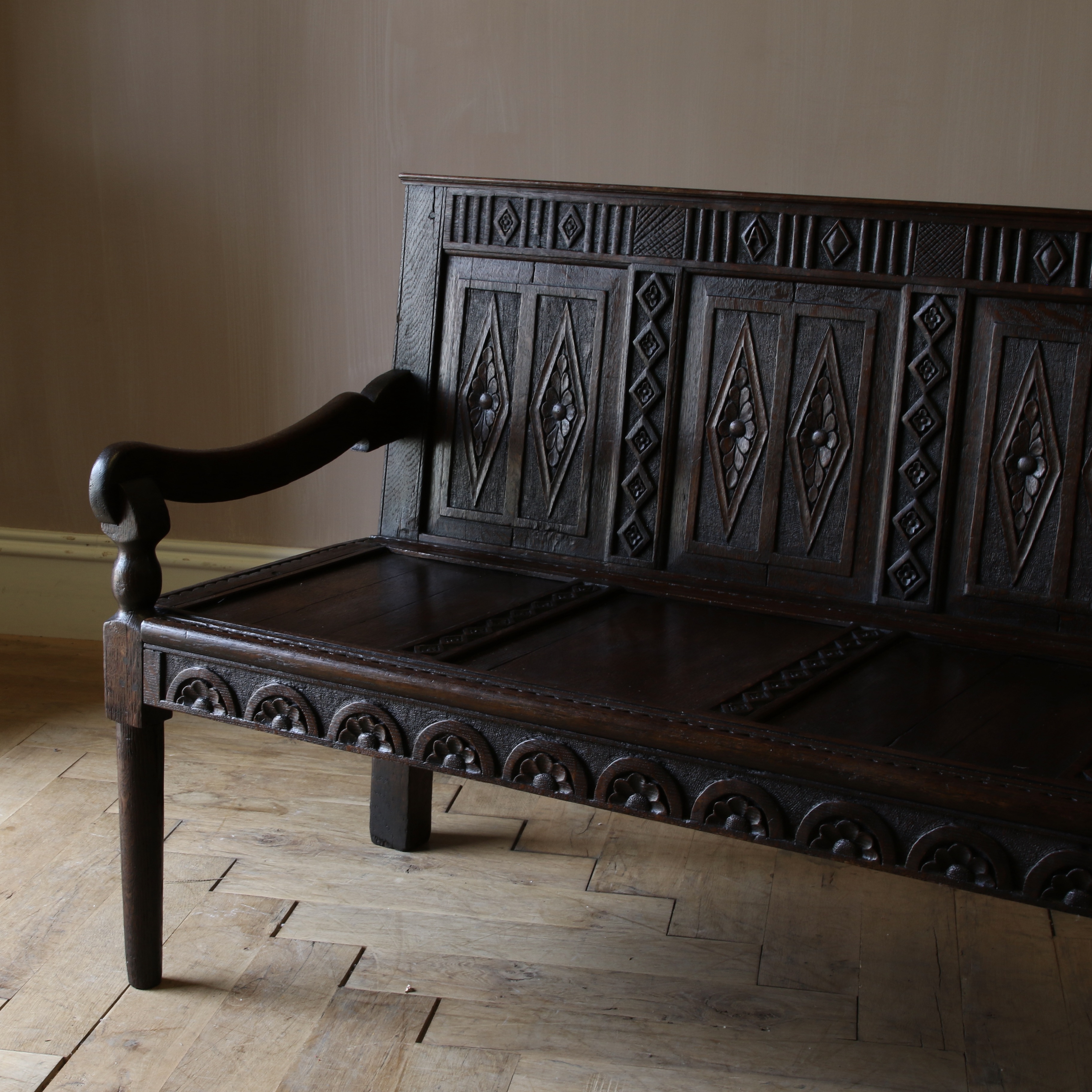 Jacobean Settle