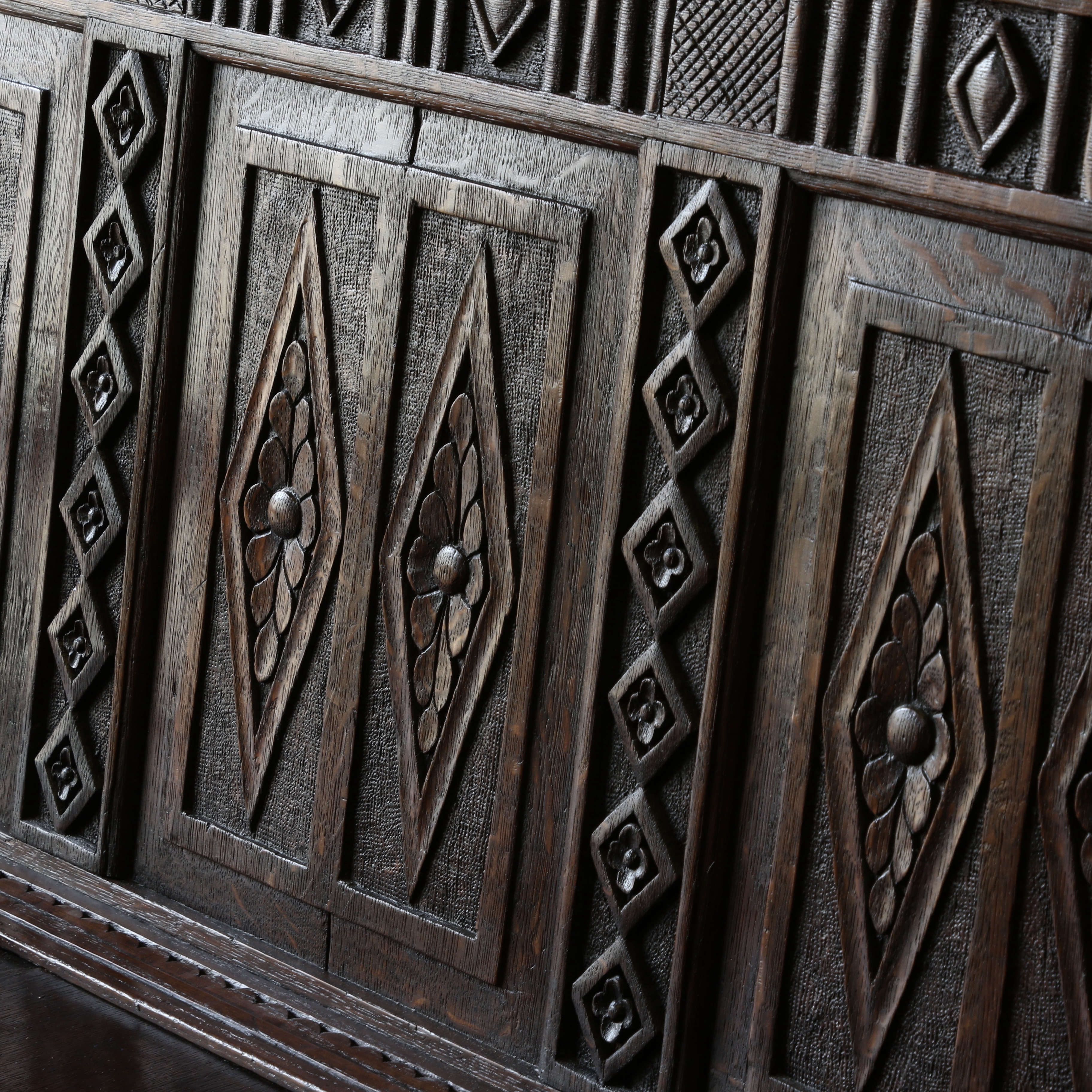 Jacobean Settle