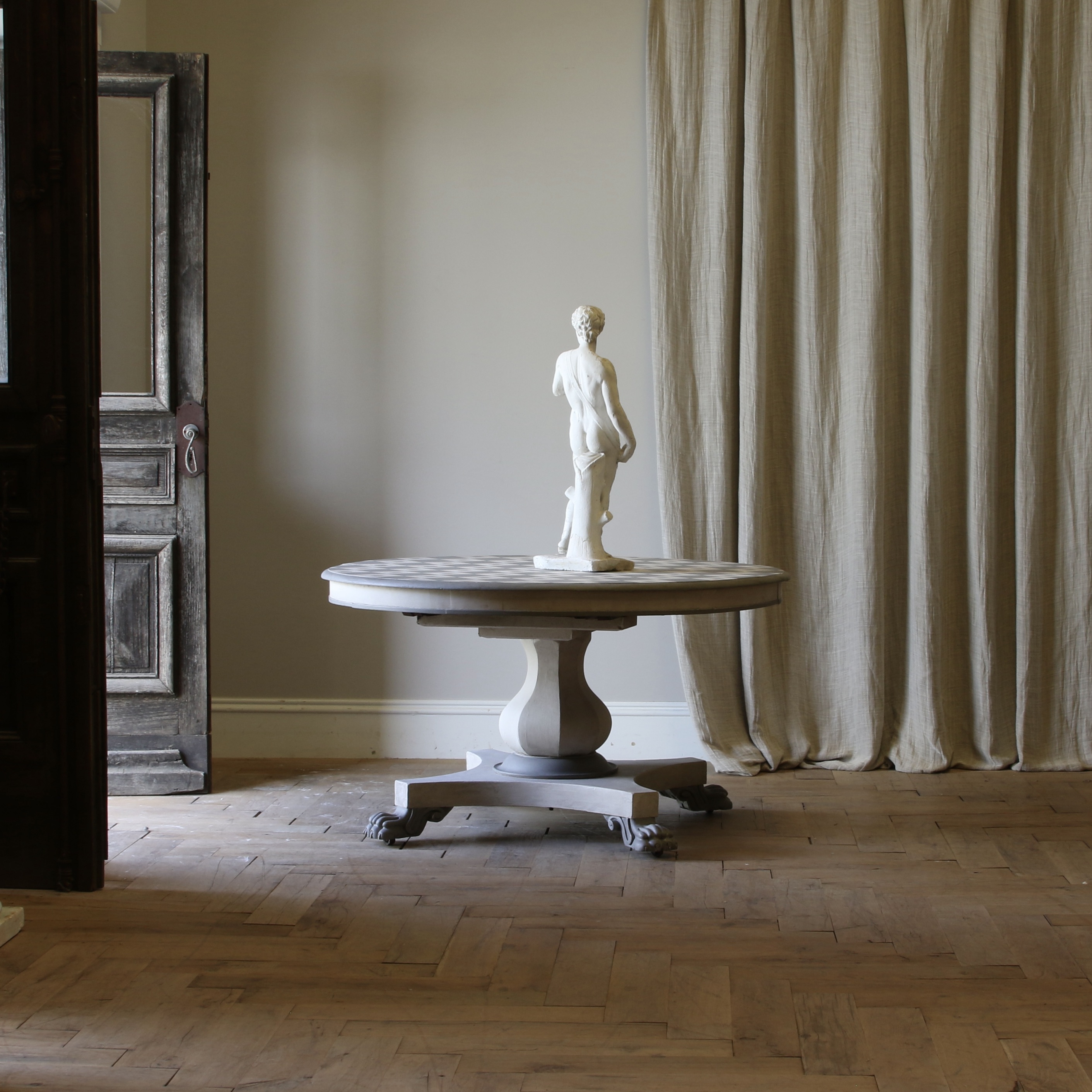 153-17 - Regency Dining Table