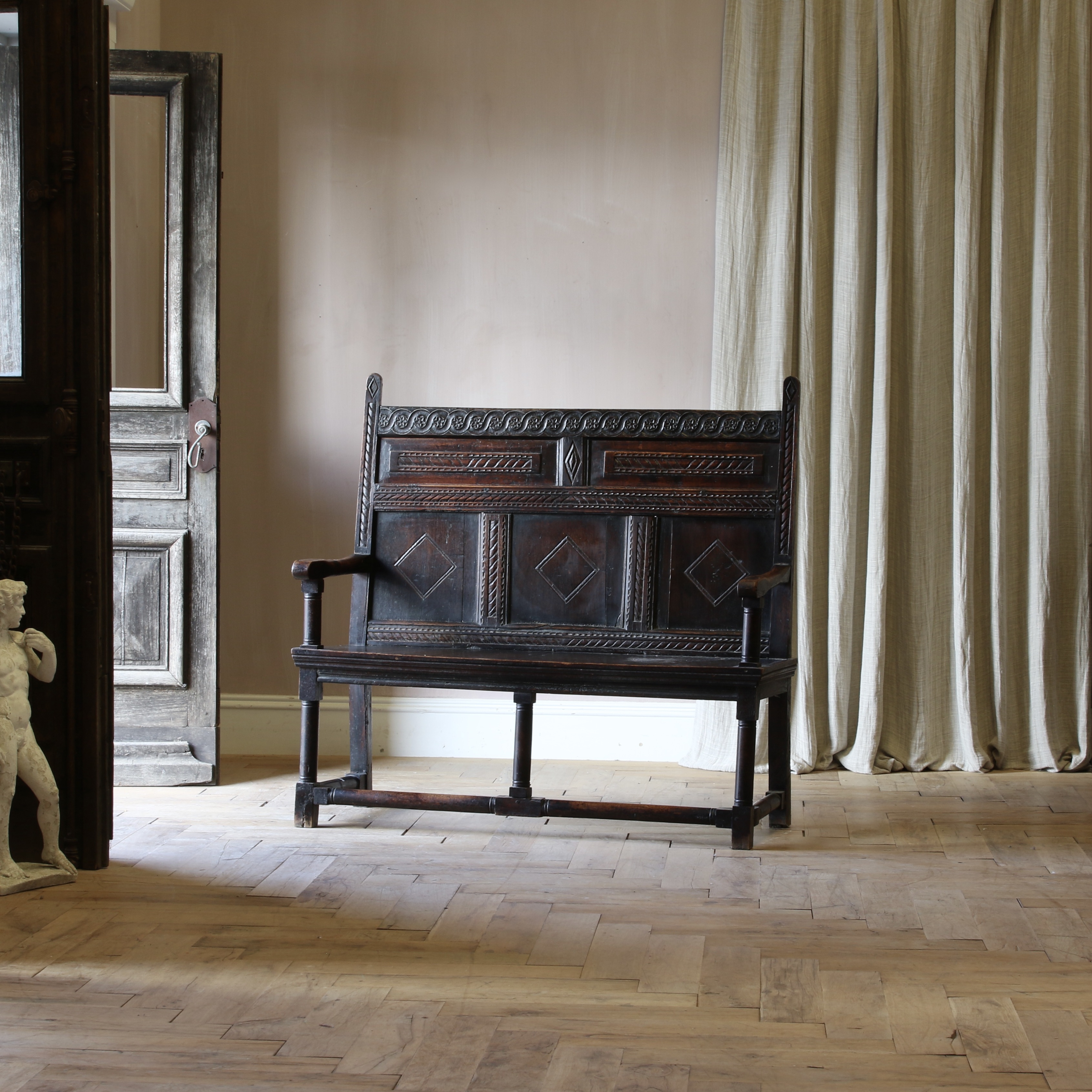 150-30 - Jacobean Settle