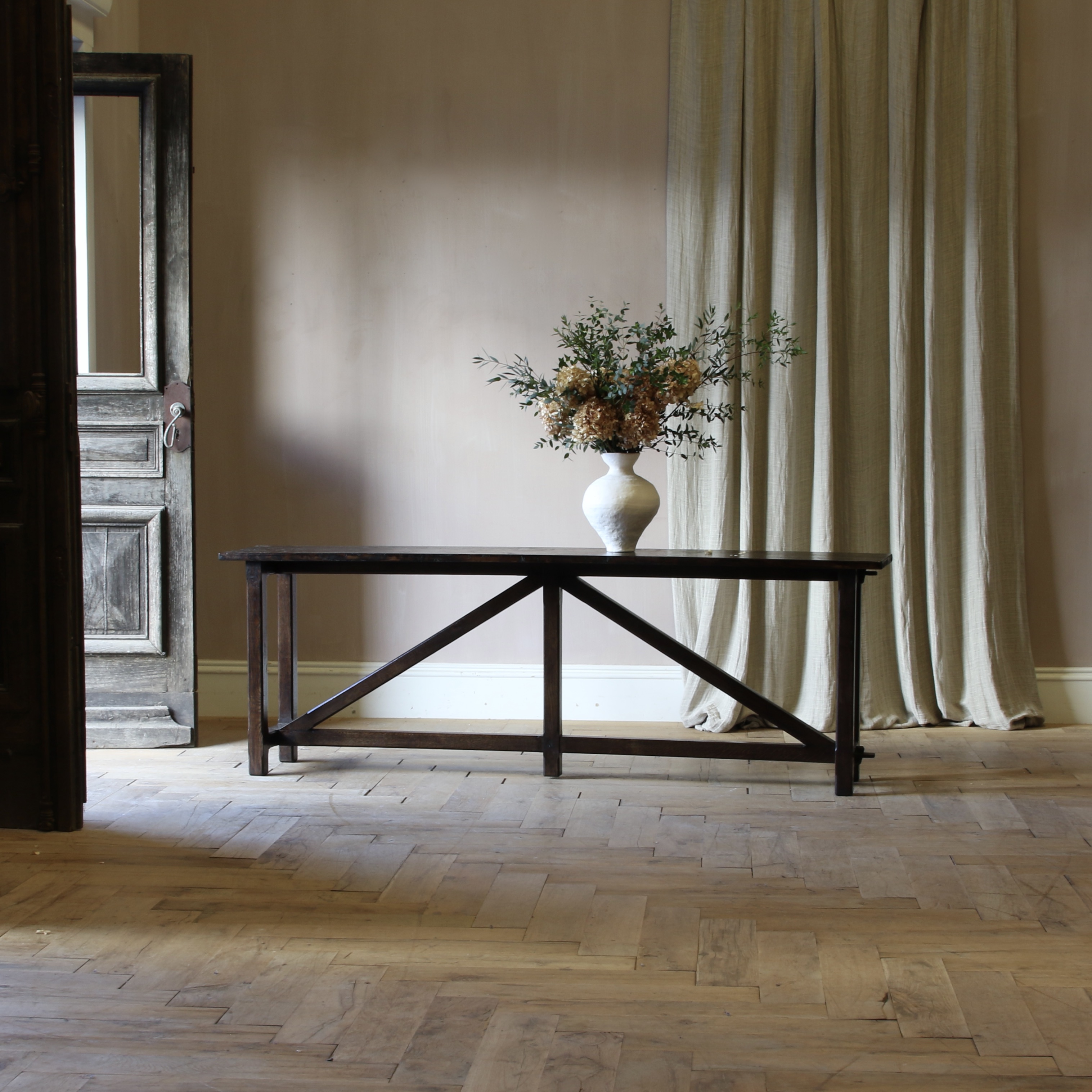 150-46 - Avignon Side Table // JS Editions