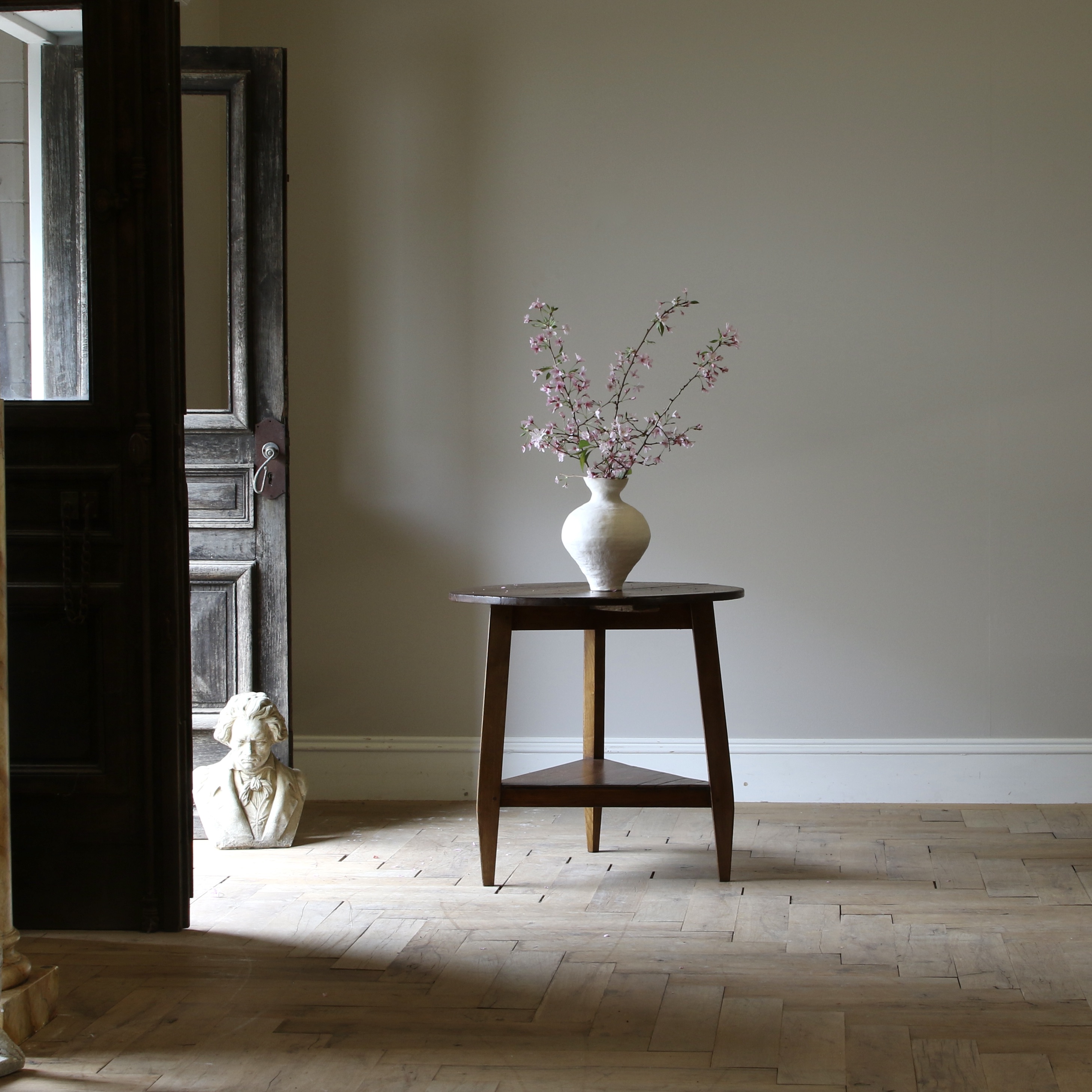 151-97 - Cricket Table