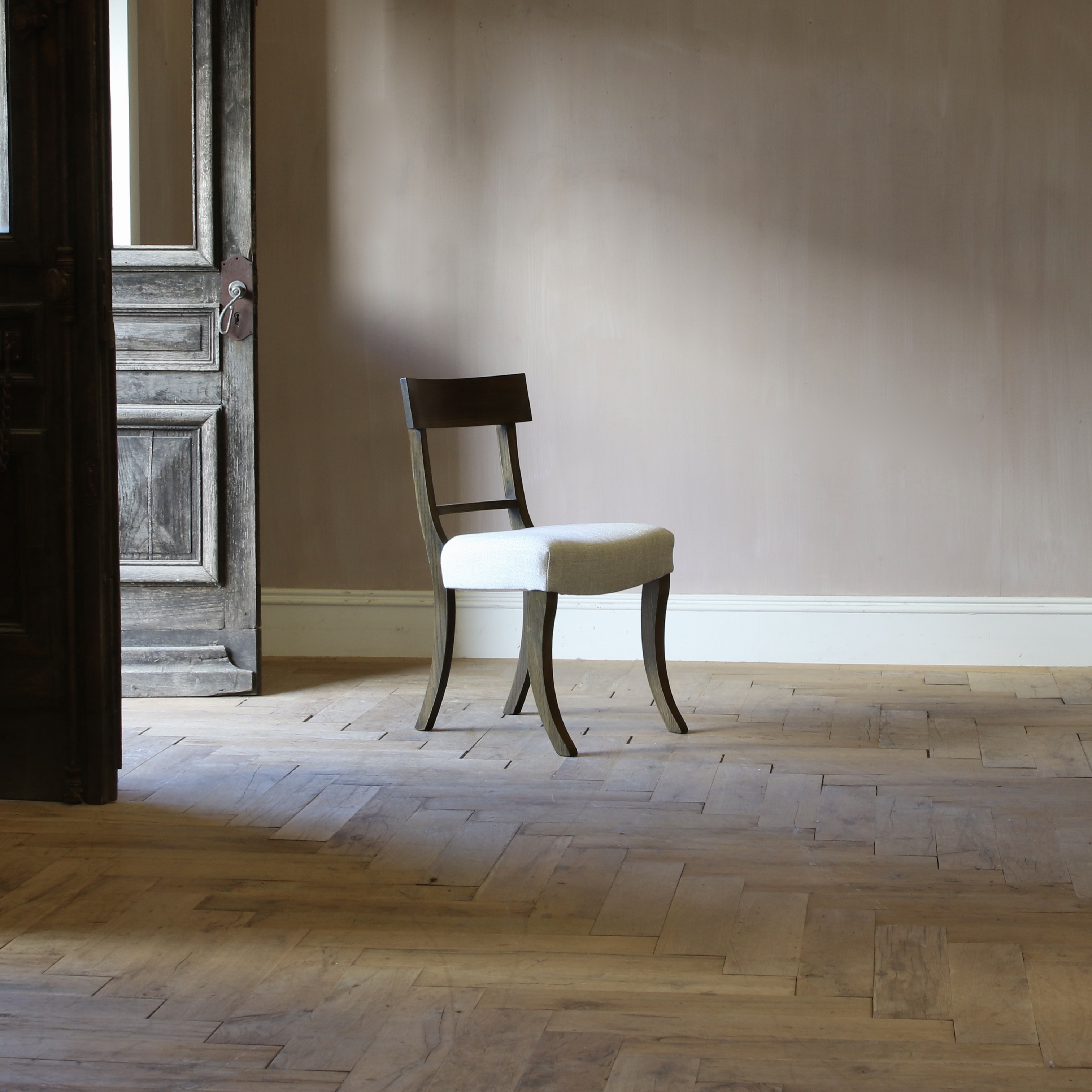 151-27 - Klismos Chair // JS Editions