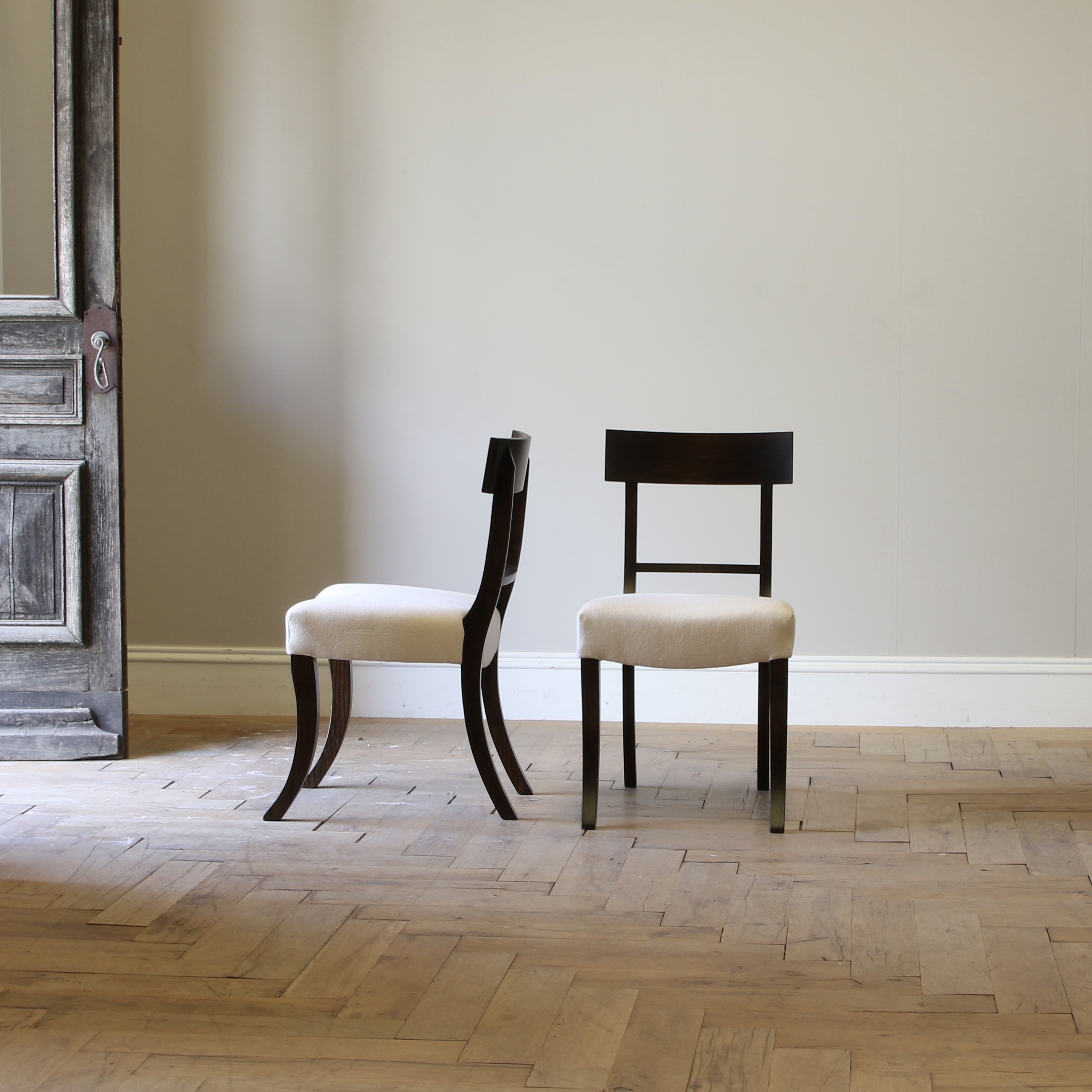 151-27 - Klismos Chair // JS Editions