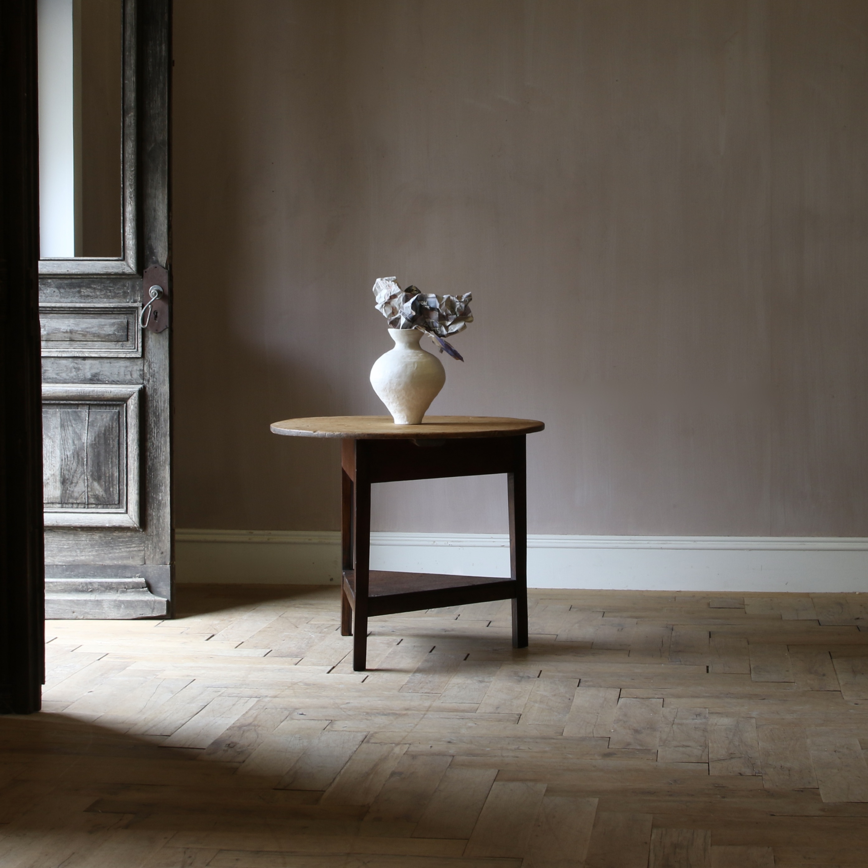 151-18 - Cricket Table