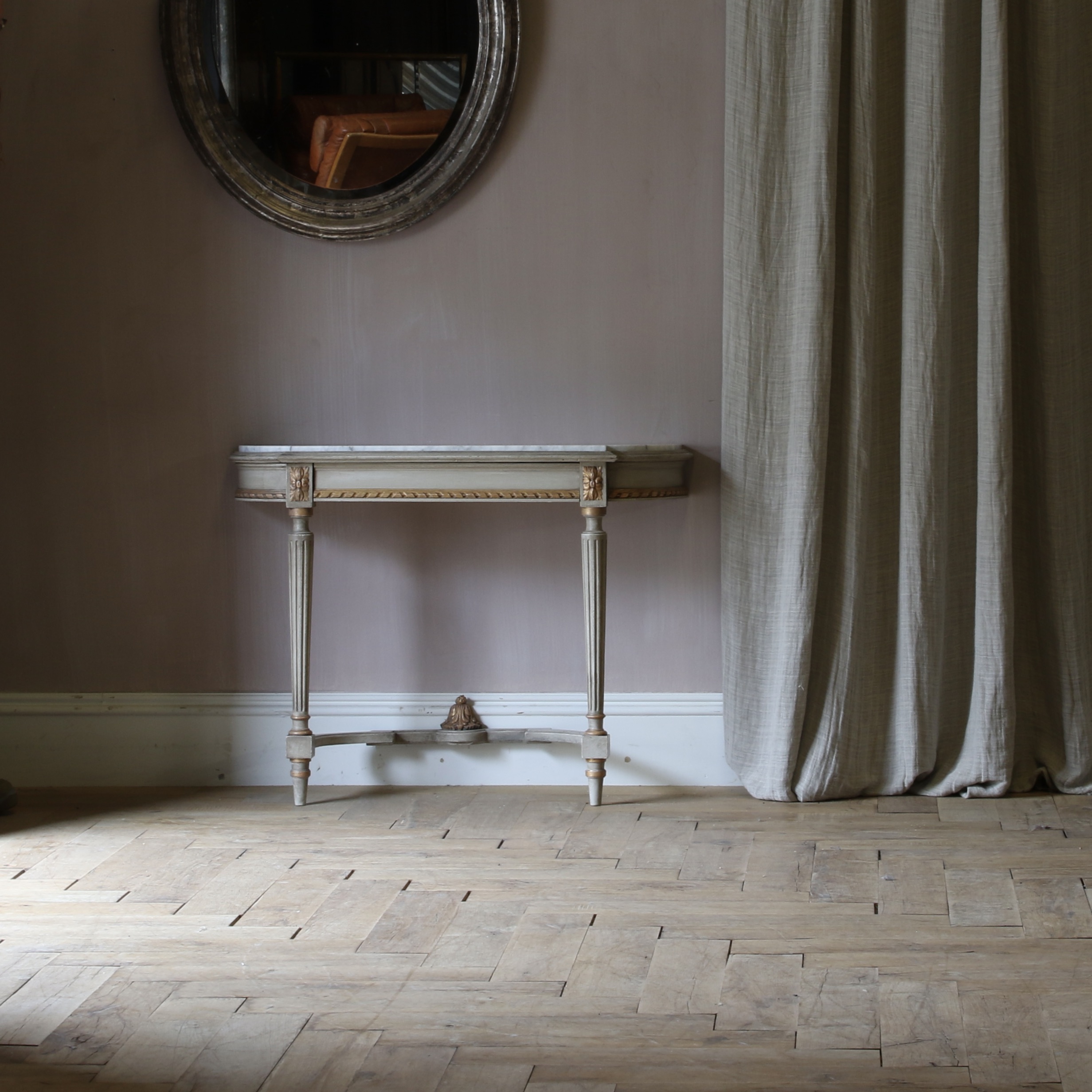 152-07 - Louis XVI Console