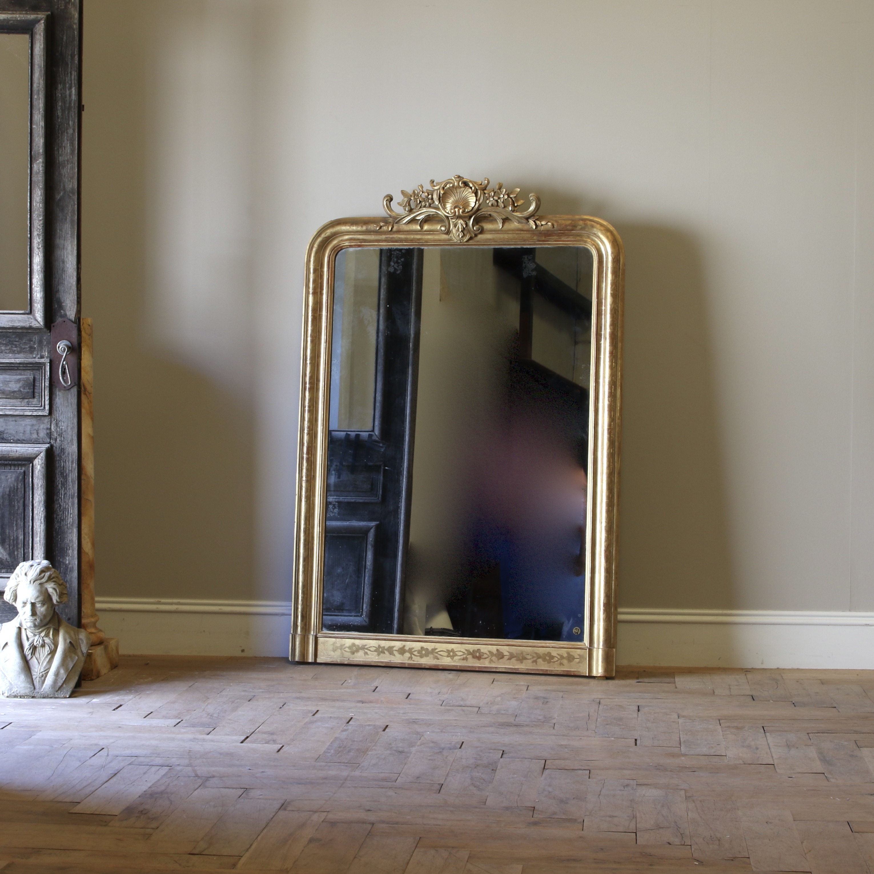 152-58 - French Crested Mirror