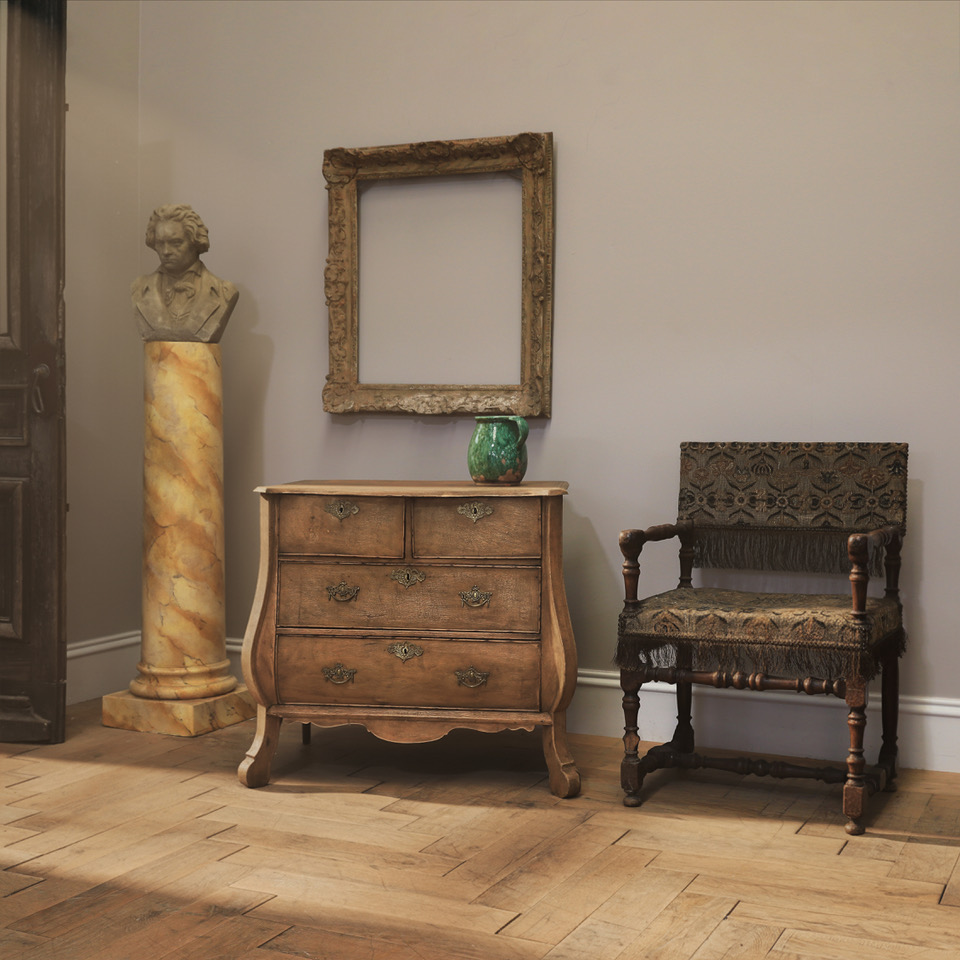 152-84 - Gustavian Commode