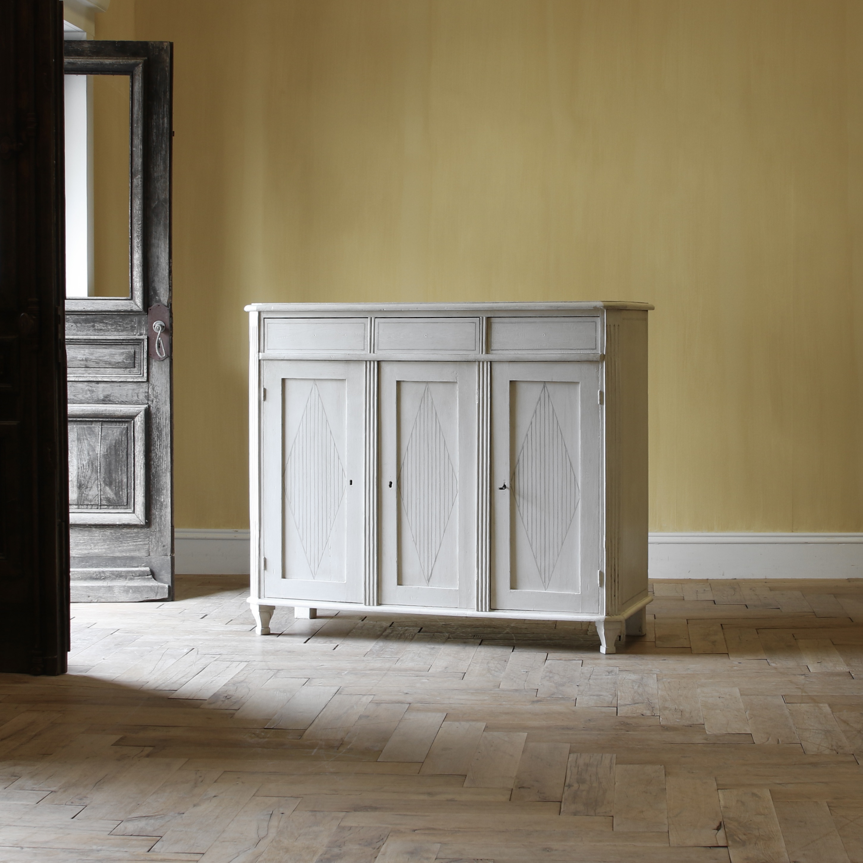 153-83 - Swedish Cupboard Base