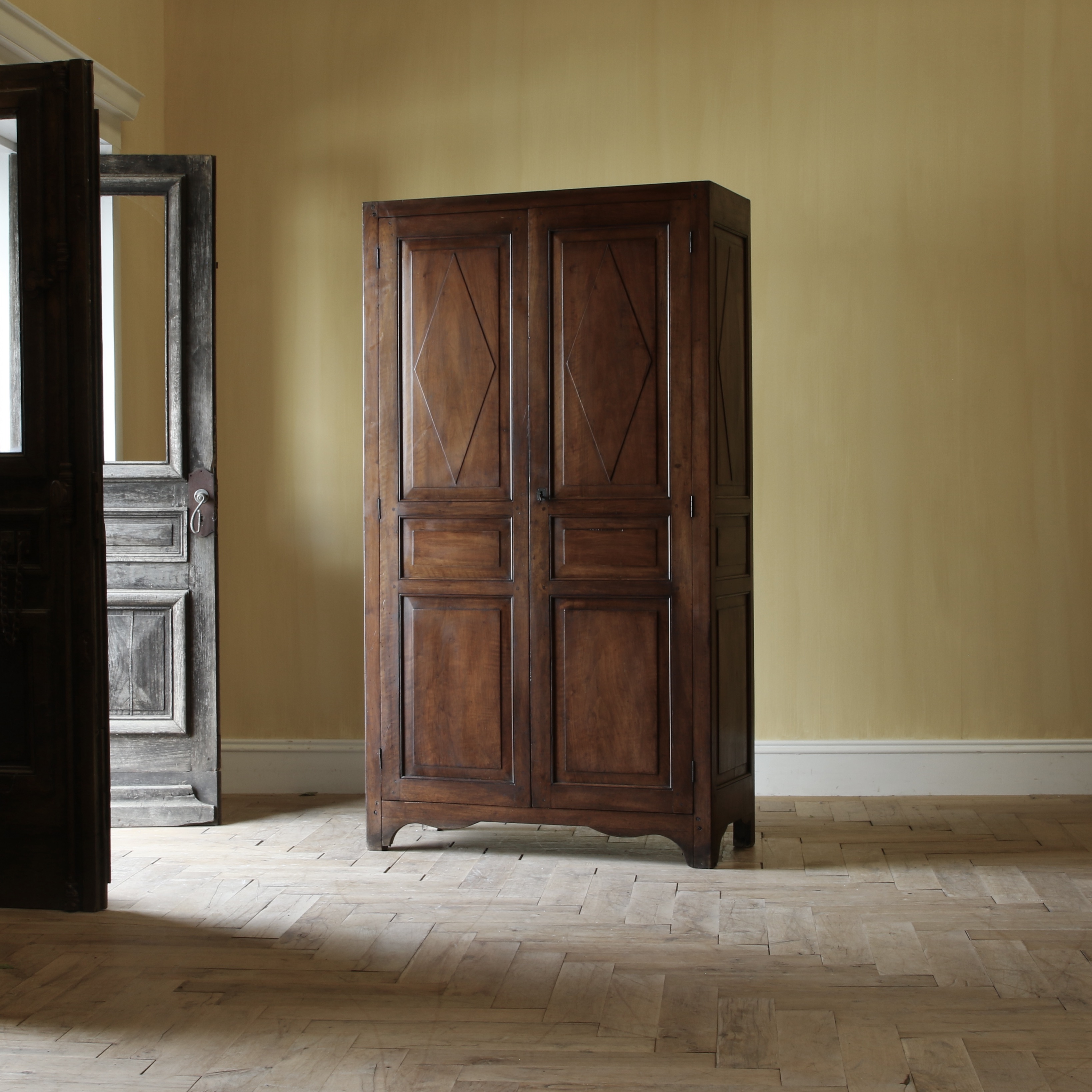 153-91 - 18th Century French Cupboard