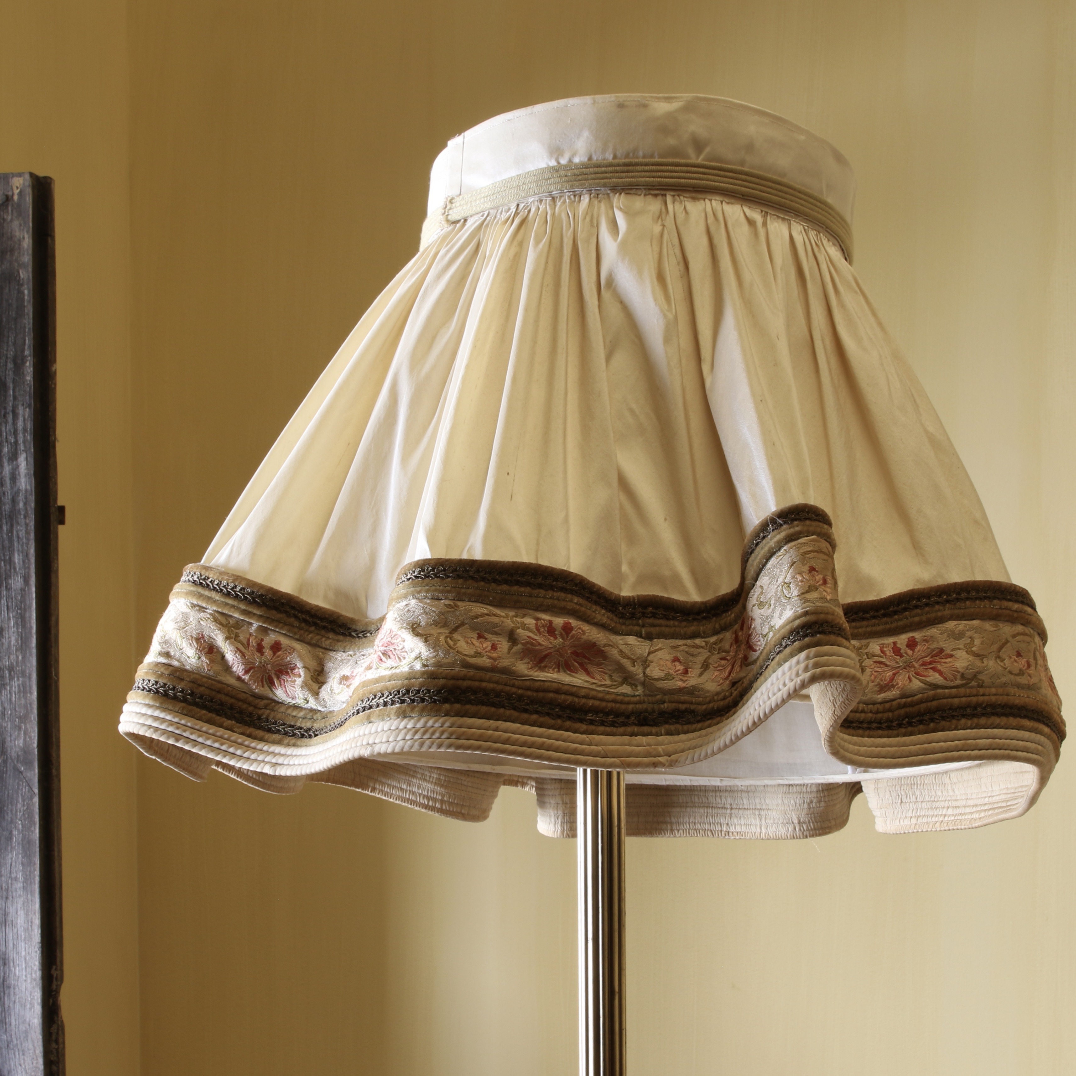 153-92 - Antique Lamp Shade