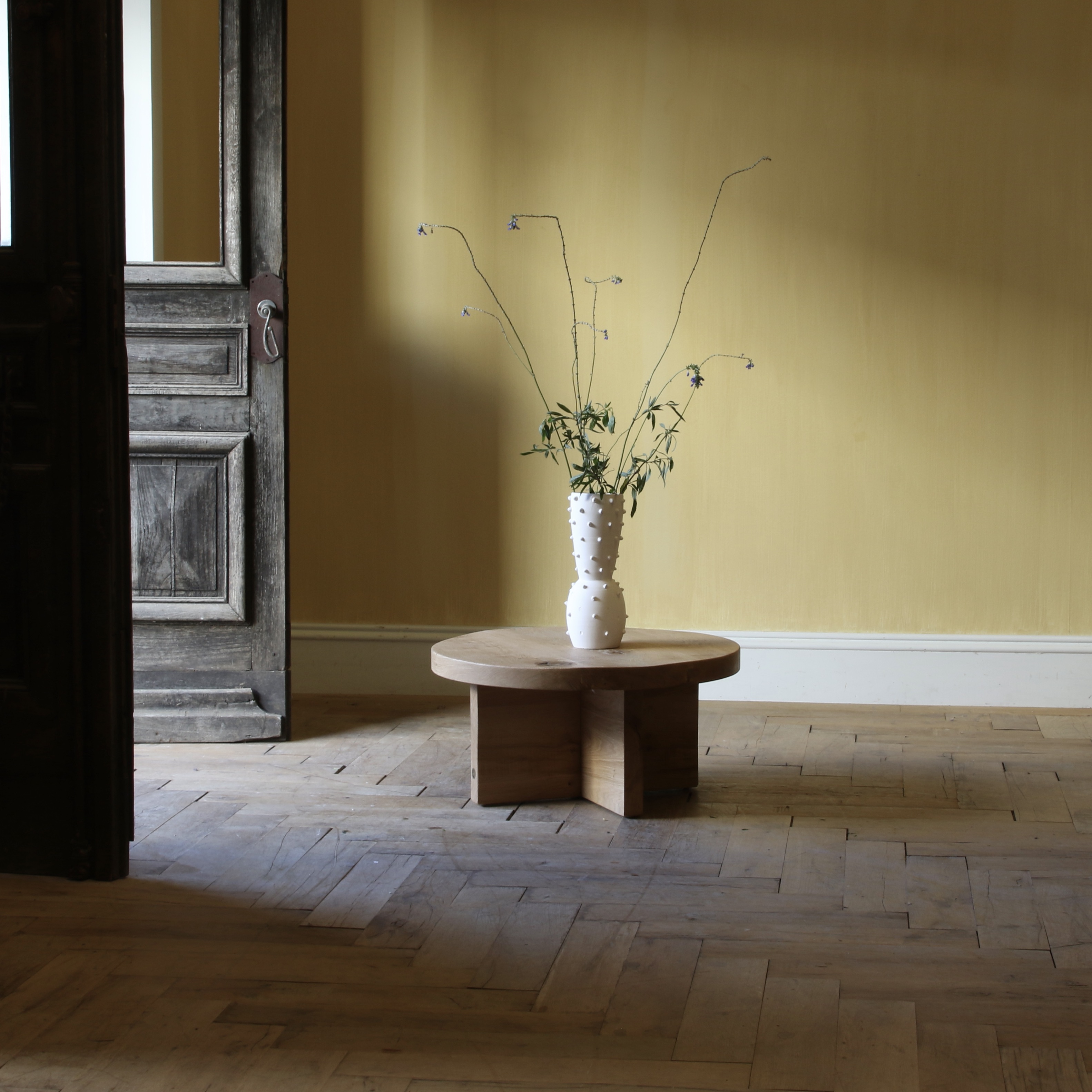 154-58 - Round Wabi Sabi Table