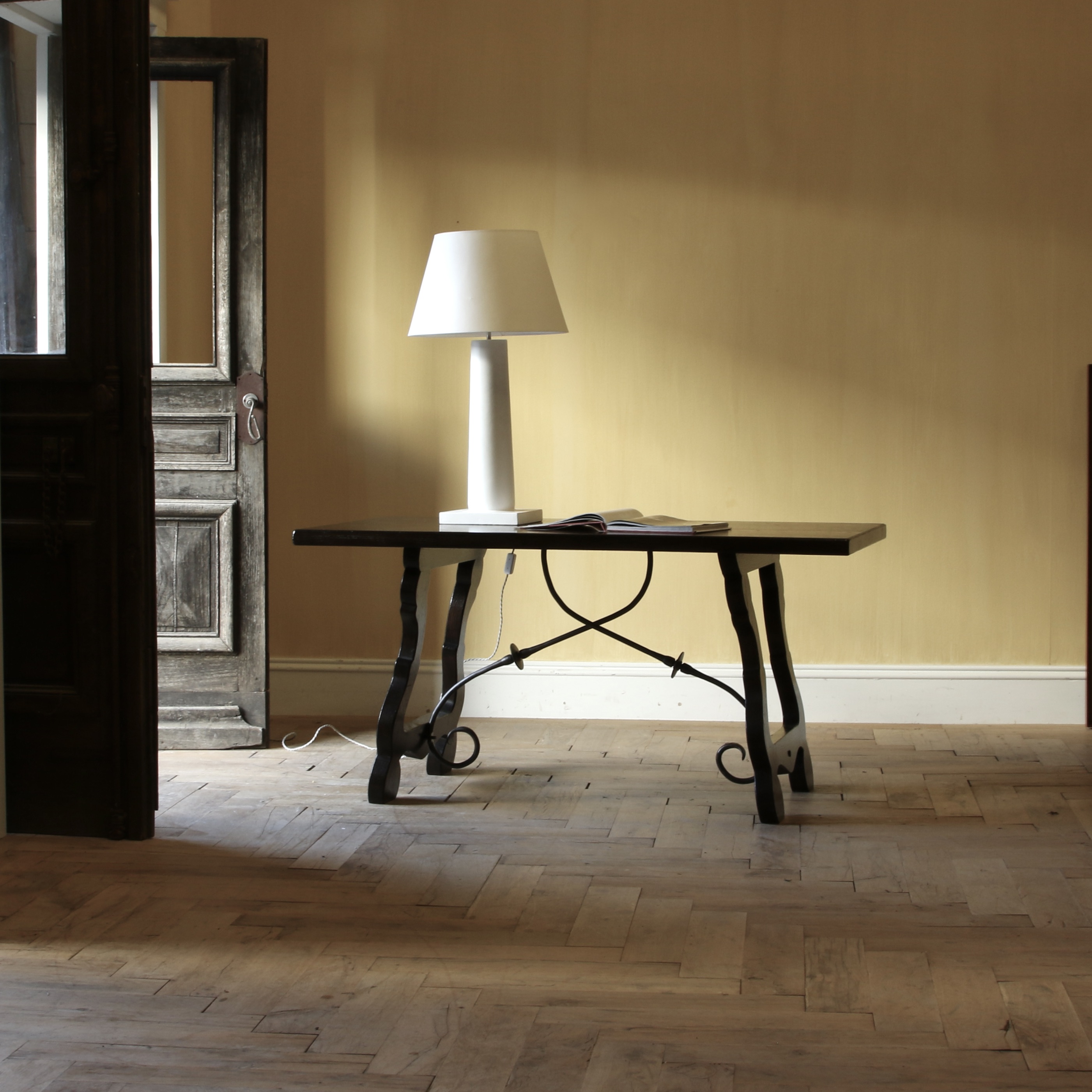 154-62 - Spanish Desk // JS Editions