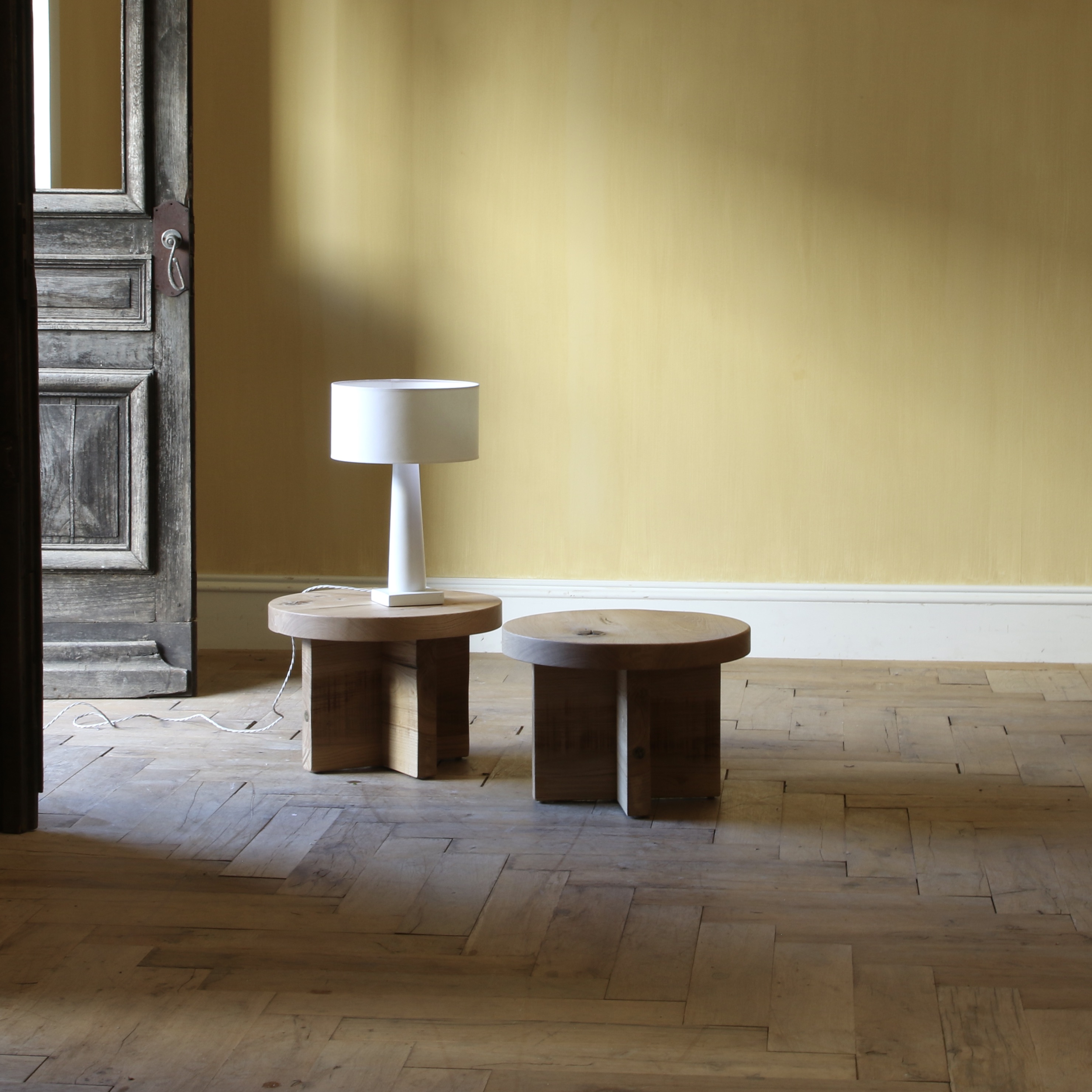 154-63 - Round Wabi-Sabi Table // JS Editions